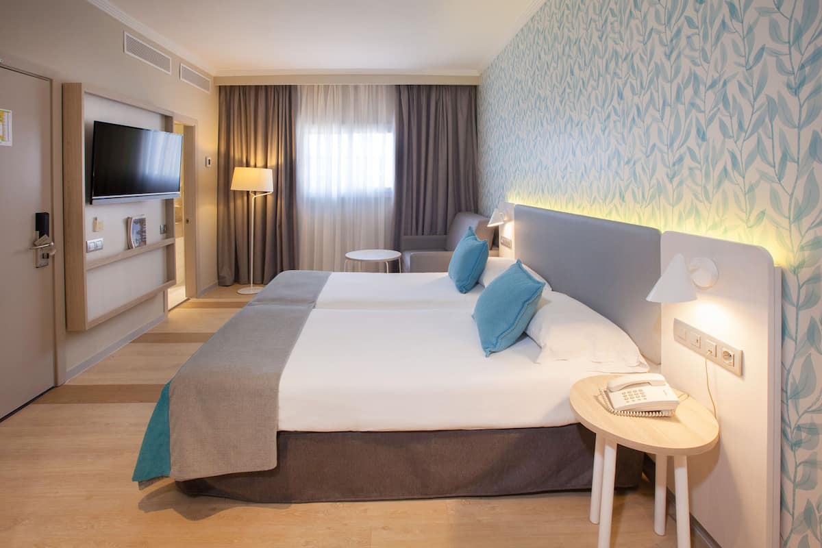 Down duvets, minibar, blackout curtains, free WiFi