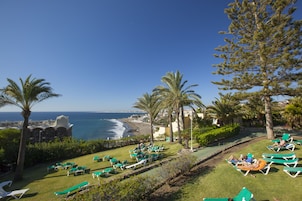 3 outdoor pools, pool umbrellas, sun loungers