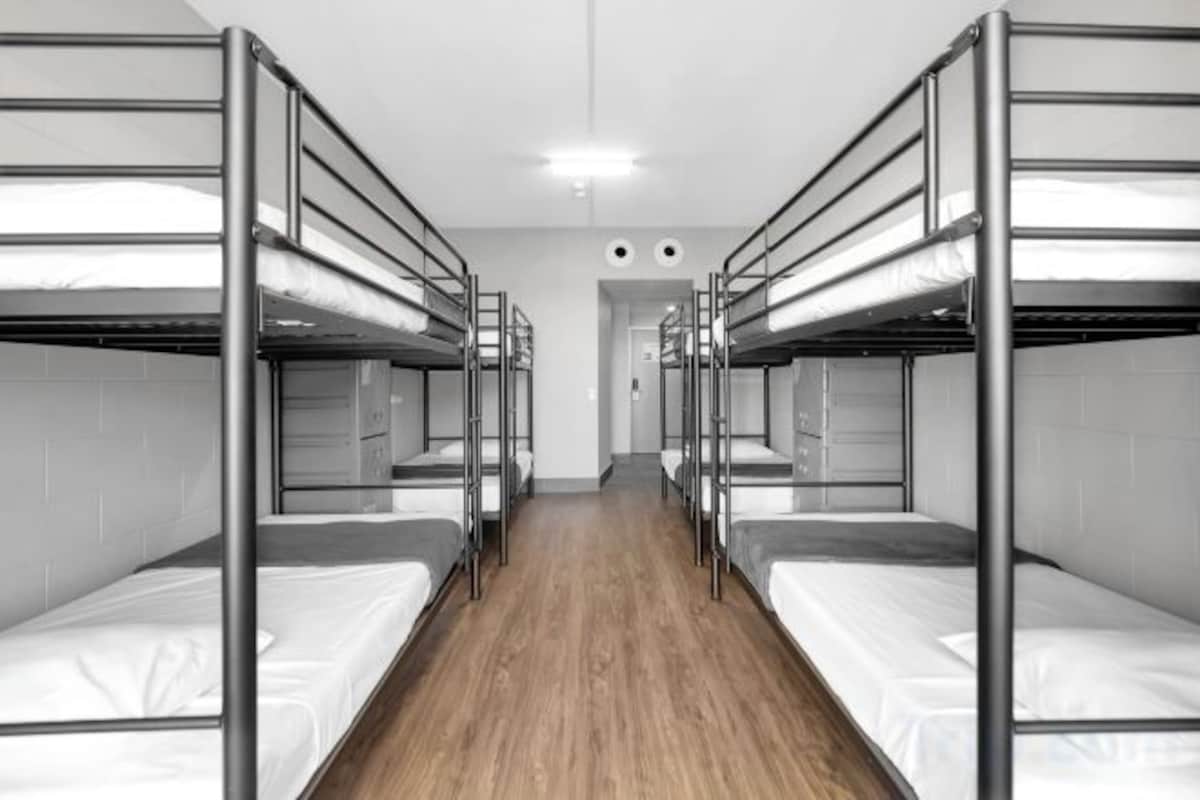 WiFi (free), bed sheets