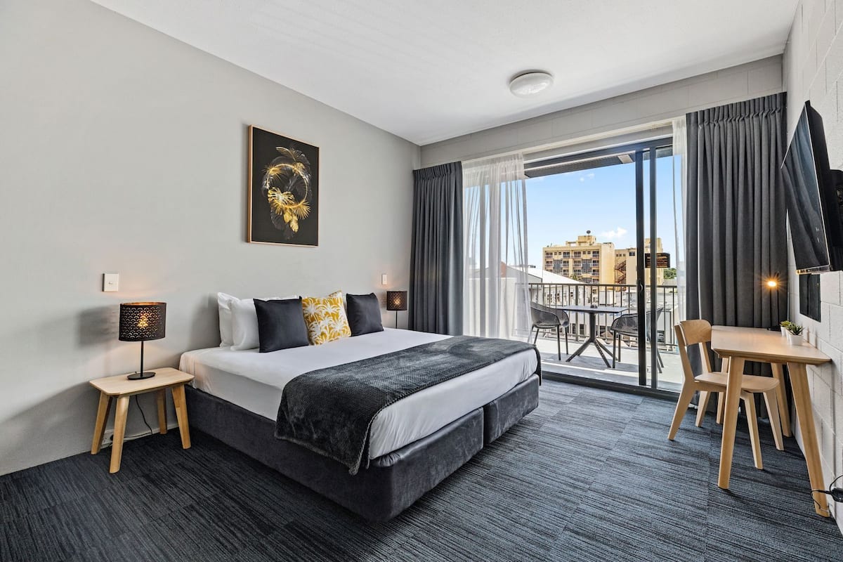 Free WiFi, bed sheets, wheelchair access