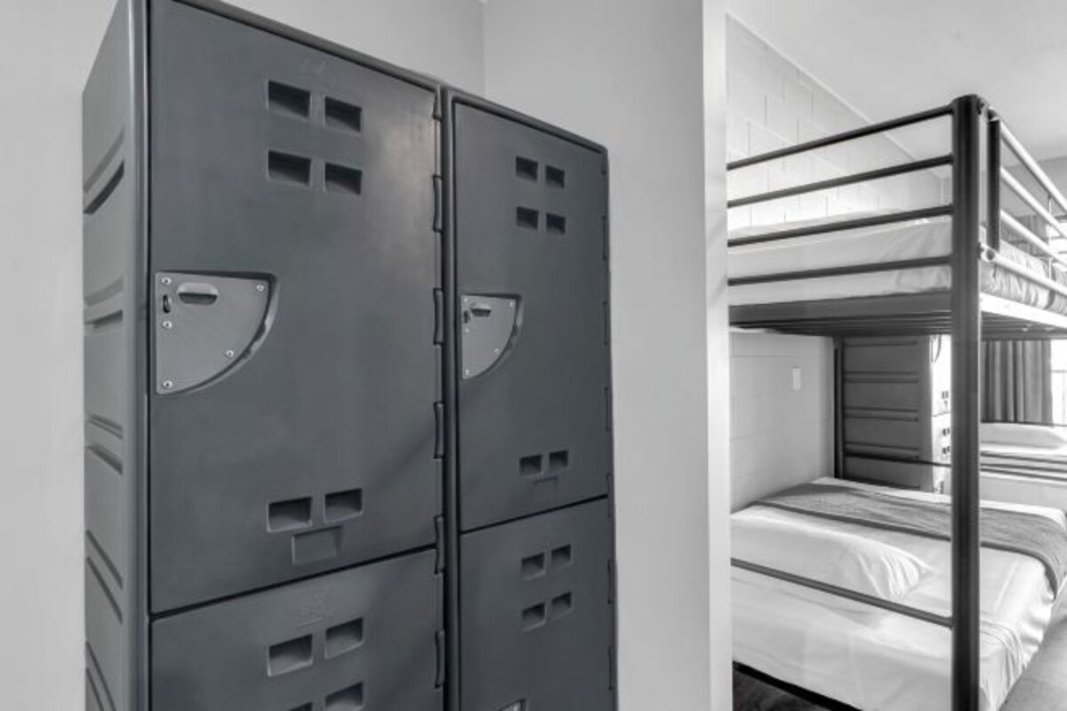 واي فاي مجانًا وملاءات أسرّة
