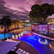 Gilligan's Backpackers Hotel & Resort