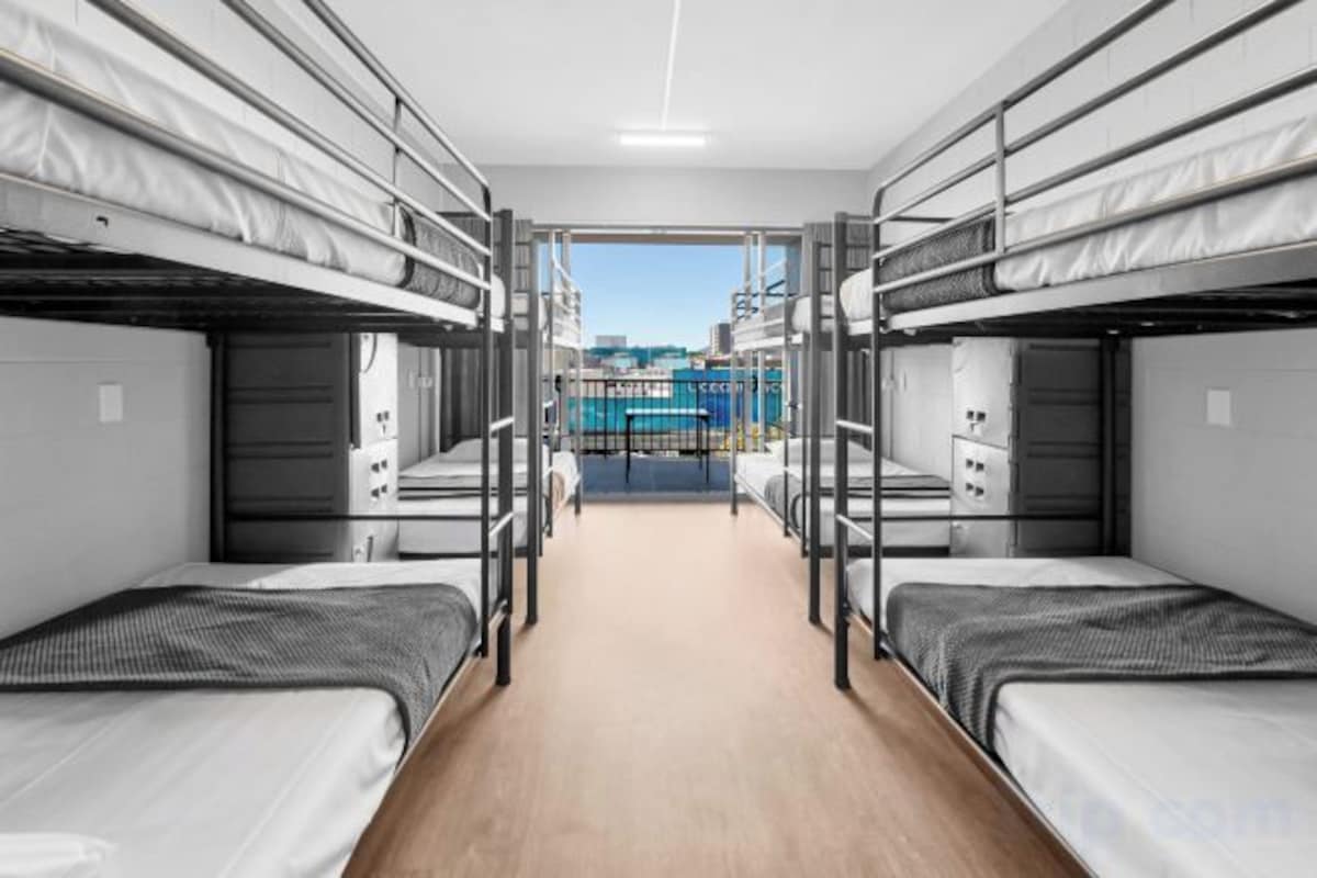 Bed In 8 Beds Mixed Dormitory (Clubside)