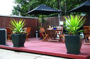 BBQ/picnic area - Birches Serviced Apartments (East Melbourne)