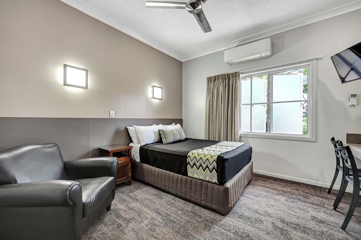 In-room safe, desk, laptop workspace, blackout curtains
