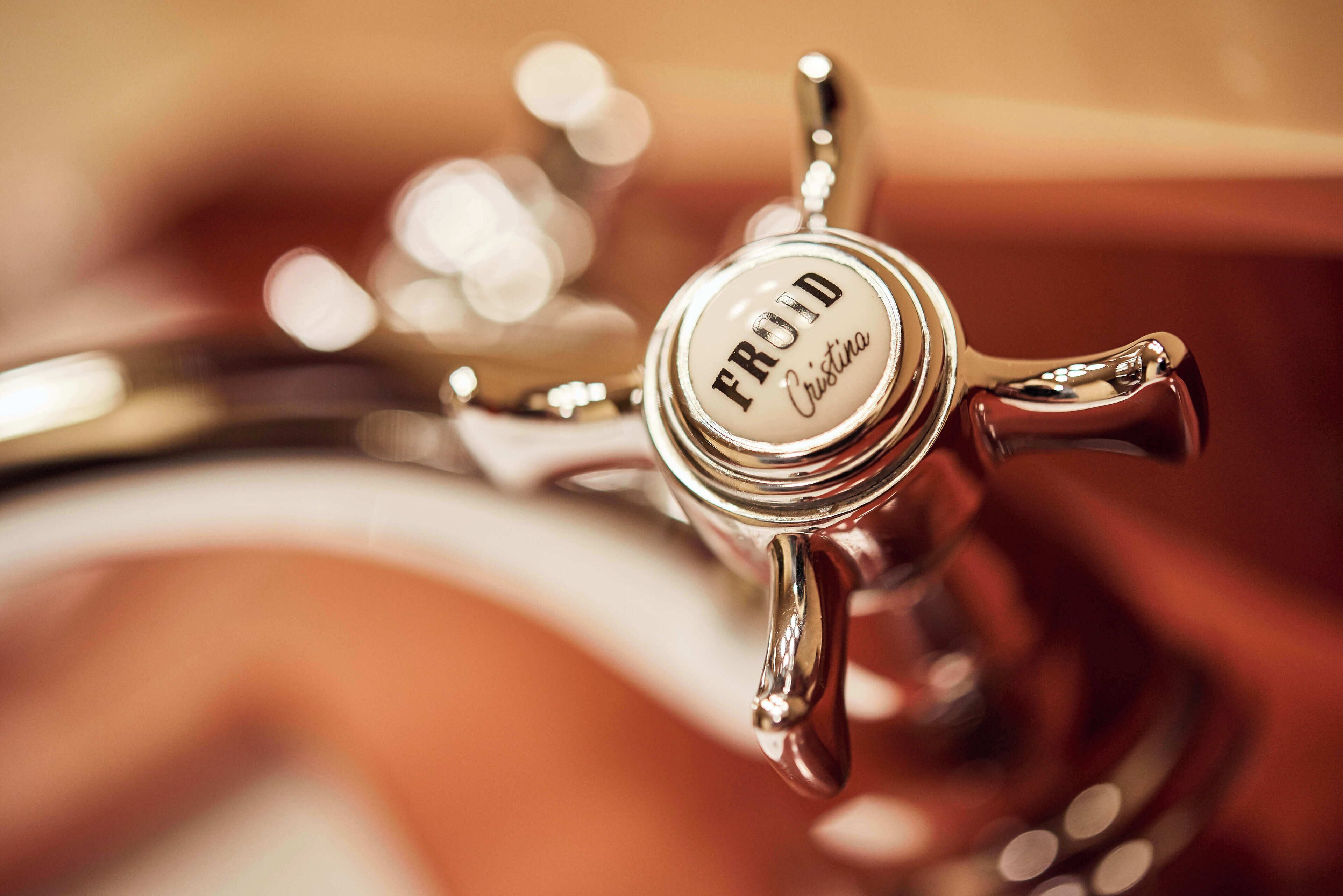 woody's standard (2 double) | bathroom | combined shower/bathtub, free toiletries, hair dryer, towels