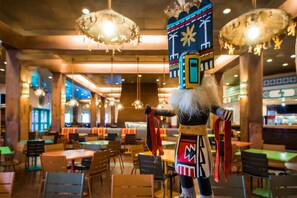 Bar (on property) - Disney Hotel Santa Fe (Coupvray)