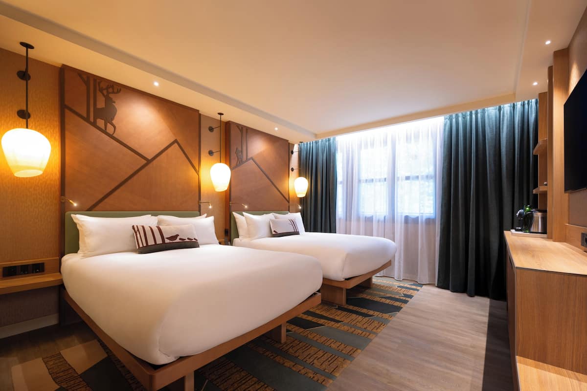 In-room safe, blackout curtains, soundproofing