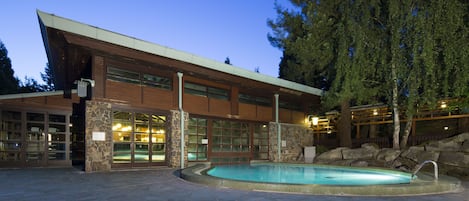 Piscina interna, piscina externa