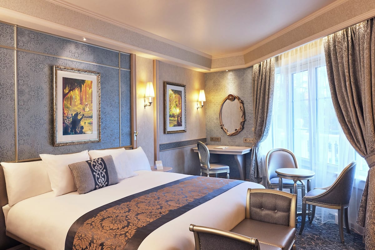 Premium bedding, in-room safe, desk, blackout curtains