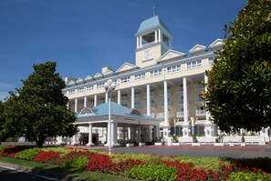 Front of property - Disney Newport Bay Club (Coupvray)