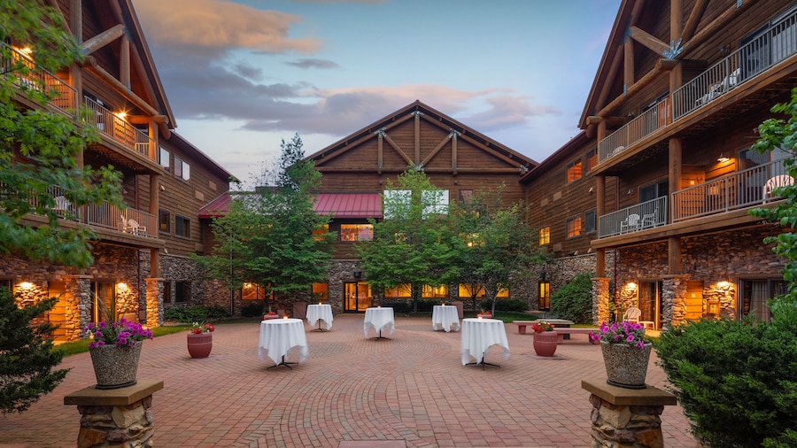 bantr Grand Hotel Wausau - Rothschild