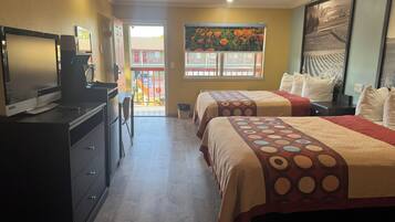 Chambre Deluxe, 2 grands lits | Literie de qualité, couette en duvet, bureau, rideaux d’obscurcissement