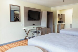 Deluxe Studio, 2 Queen Beds - Inn at King City (King City)