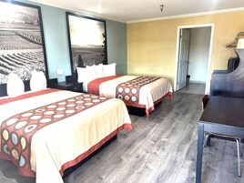 Habitación de lujo con 2 matrimoniales | Ropa de cama de alta calidad, edredones de plumas, escritorio