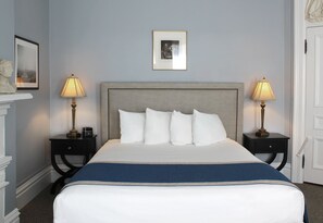 Room (Standard room) | In-room safe, desk, iron/ironing board, free WiFi - The Priory Hotel (Pittsburgh)