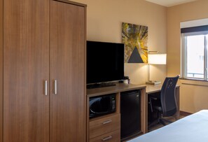 34-inch LCD TV with cable channels, TV