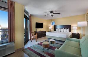 Standard Room, 1 Katil Raja (King), Balcony, Partial Ocean View | Peralatan tempat tidur premium, dihias secara berasingan 