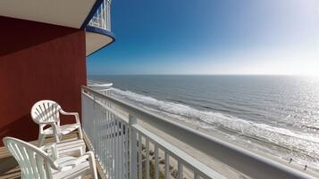 Condo Deluxe, 3 habitaciones, cocina, frente al océano | Vista del balcón