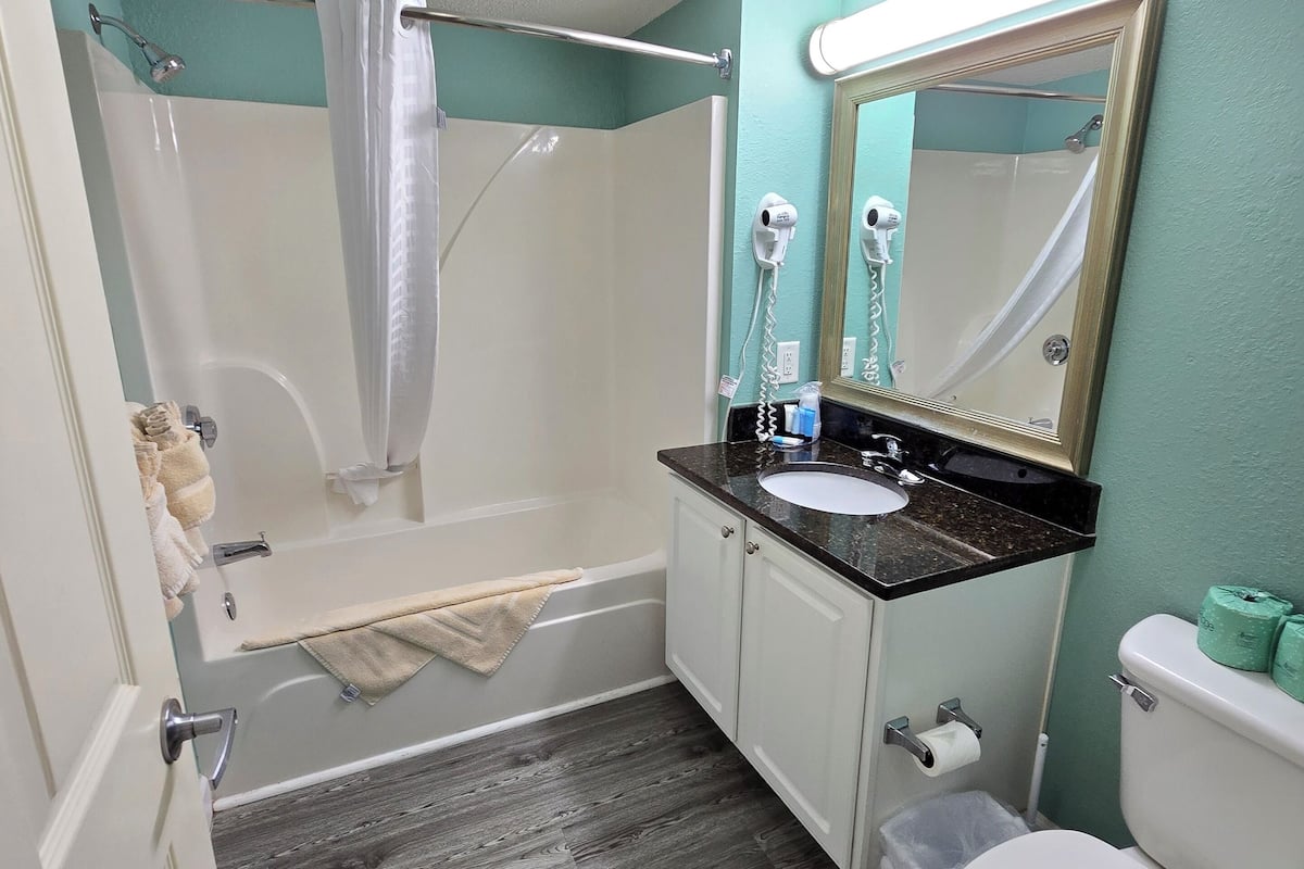 classic condo, 1 bedroom, king bed, kitchen, oceanfront (plus murphy bed) | bathroom | combined shower/bathtub, free toiletries, hair dryer, towels