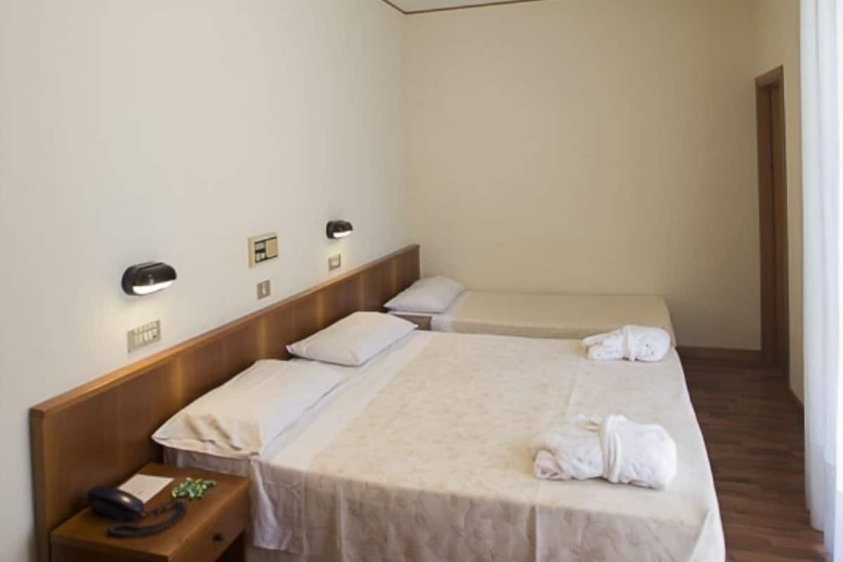 Triple Room | Minibar, in-room safe, desk, blackout drapes