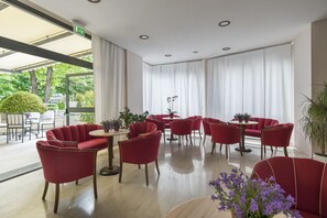 Coin salon dans le hall