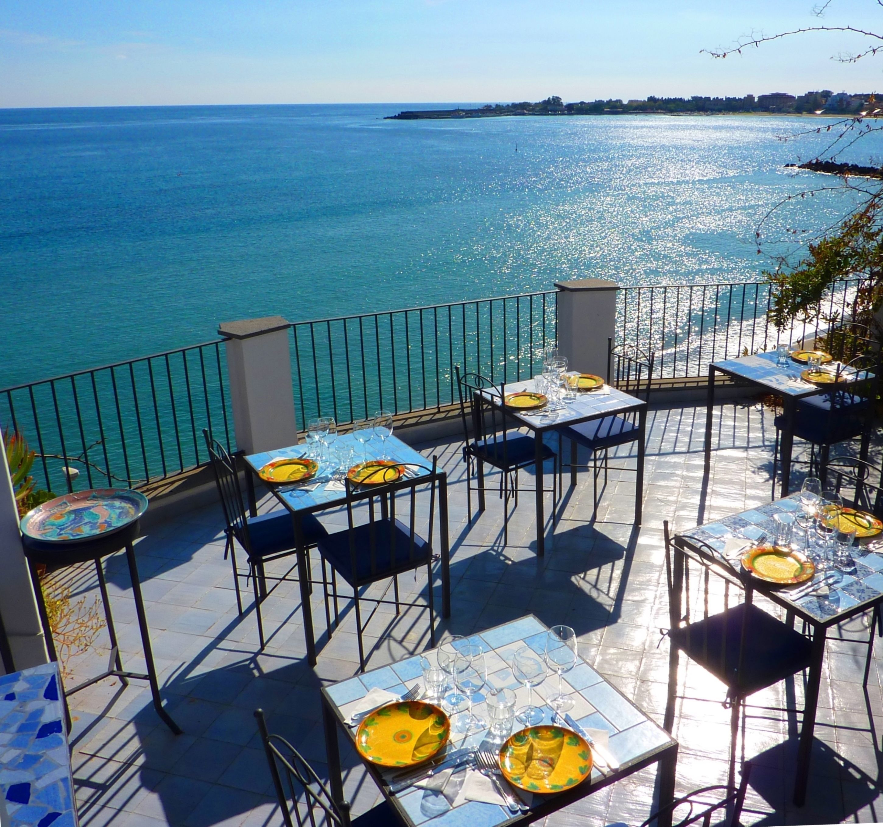 Breakfast, dinner, brunch served; Italian cuisine, ocean views 