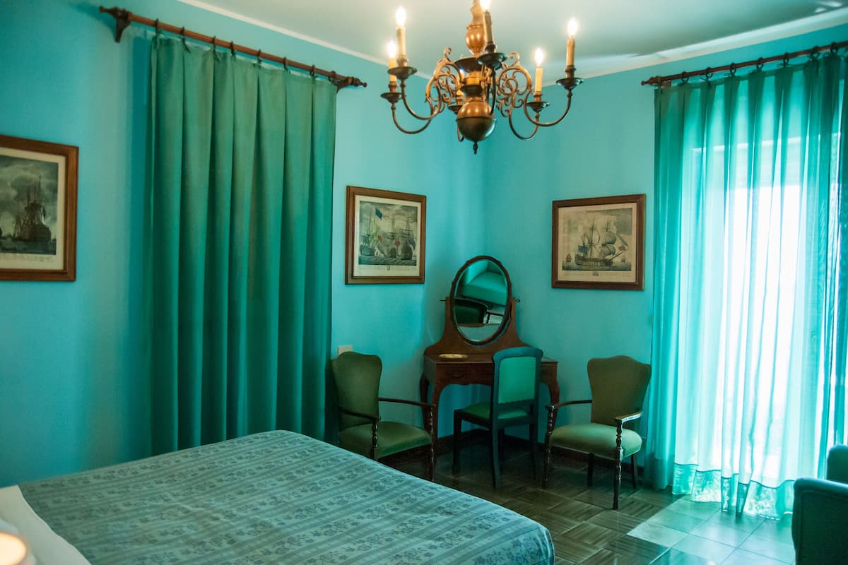 Klassieke kamer, 1 twee- of 2 eenpersoonsbedden, balkon, uitzicht op zee | 1 slaapkamer, lakens van Egyptisch katoen, luxe beddengoed