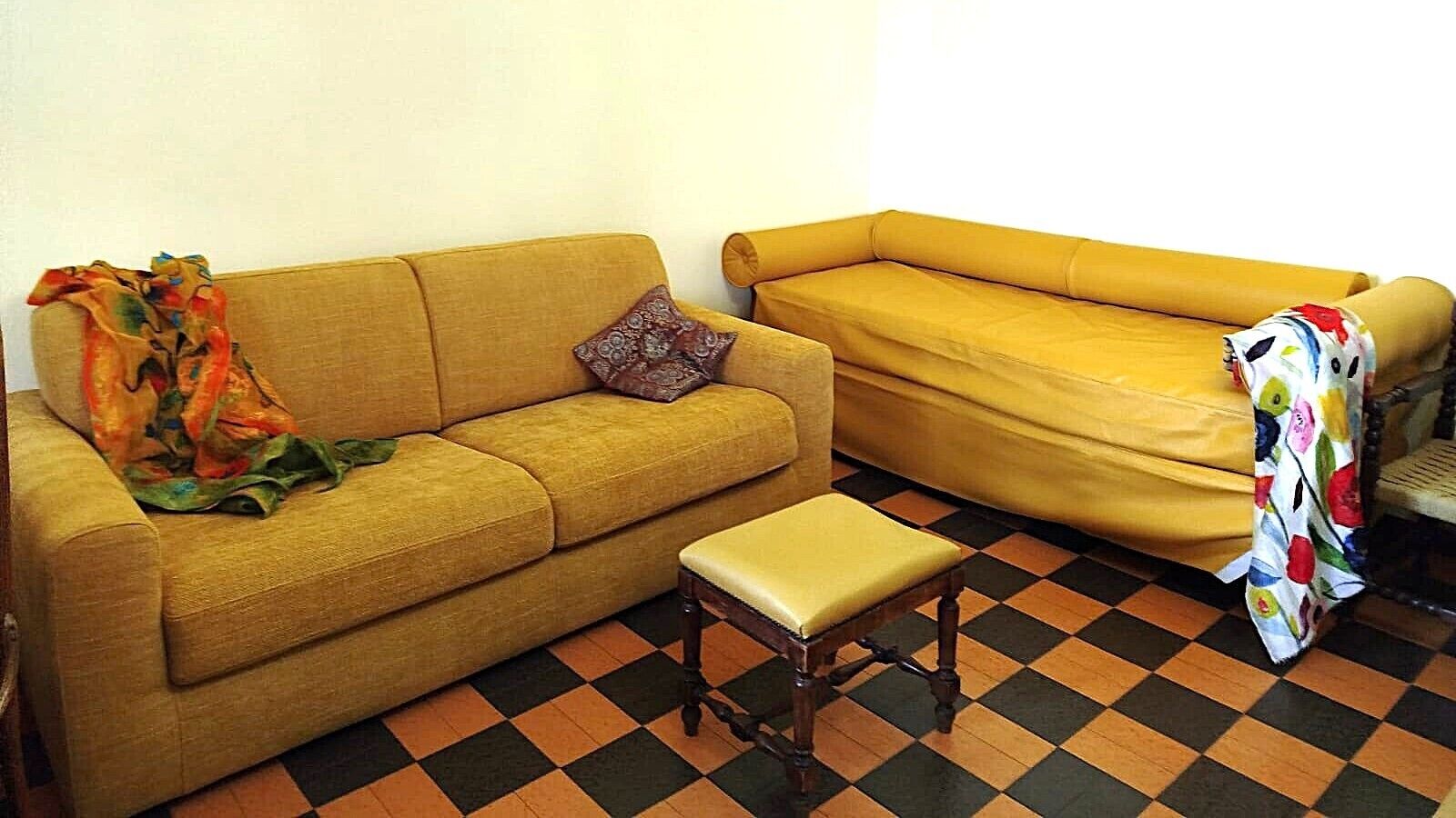 superior apartment, 1 bedroom, sea view, beachfront | living area | 32-inch led tv with cable channels