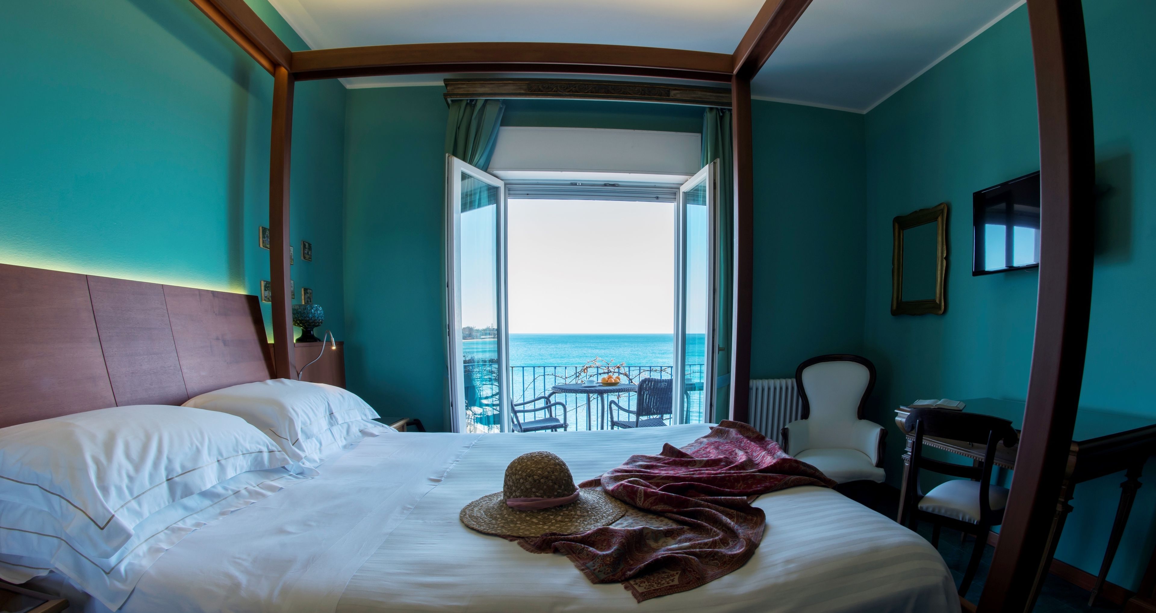 Deluxe-Doppelzimmer, 1 King-Bett, Balkon, Meerseite | Bettwäsche aus ägyptischer Baumwolle, hochwertige Bettwaren