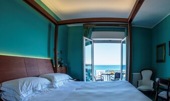 Deluxe Double Room, 1 King Bed, Balcony, Sea Facing | Egyptian cotton sheets, premium bedding, pillowtop beds, in-room safe