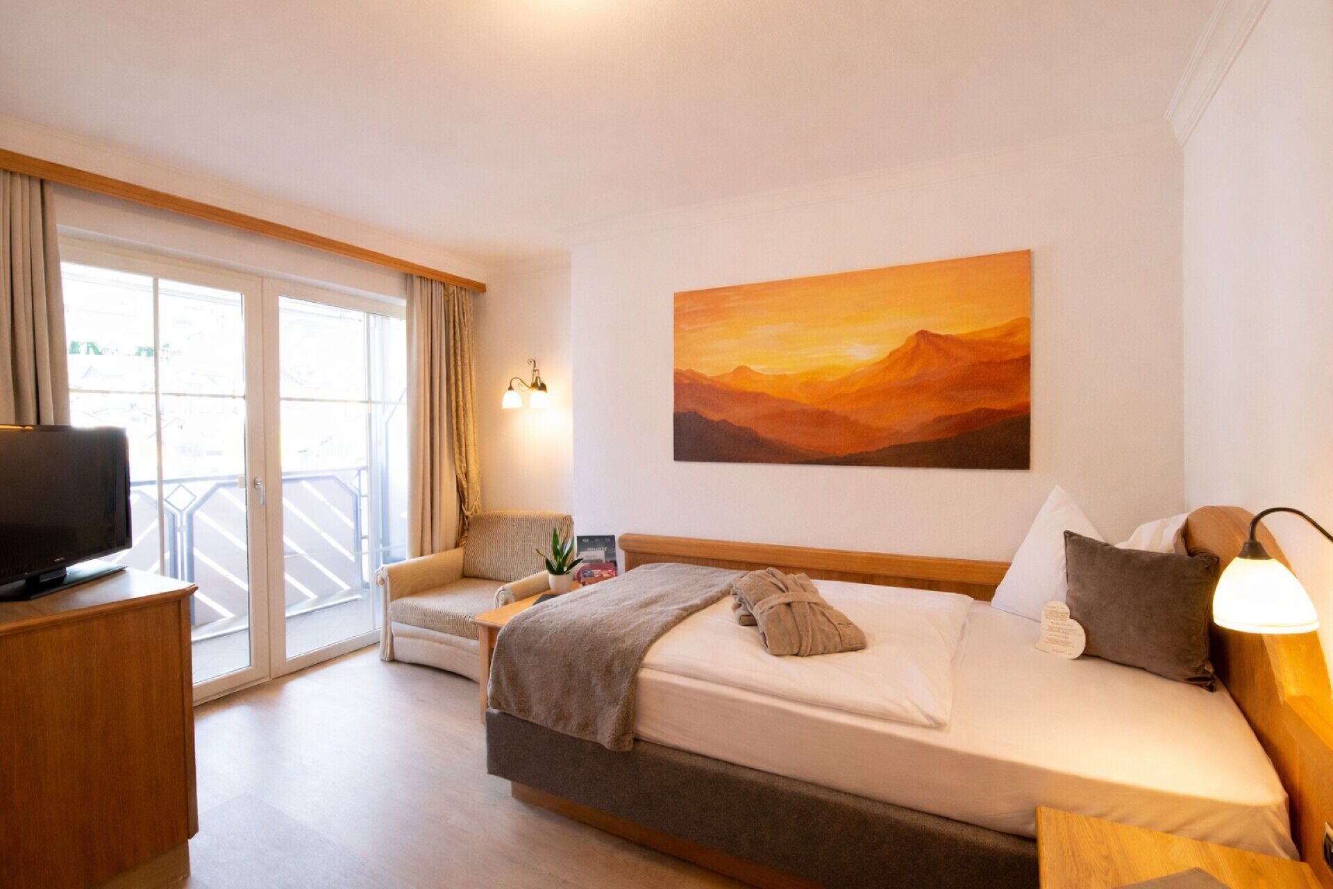 Quarto solteiro conforto | Cofres nos quartos, escrivaninha, Wi-Fi de cortesia, roupa de cama