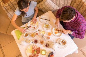 Tägliches inbegriffenes Frühstücksbuffet