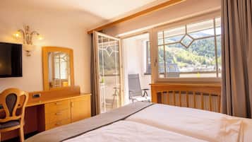 Suite junior (Rotund) | Caja de seguridad en la habitación, escritorio y wifi gratis