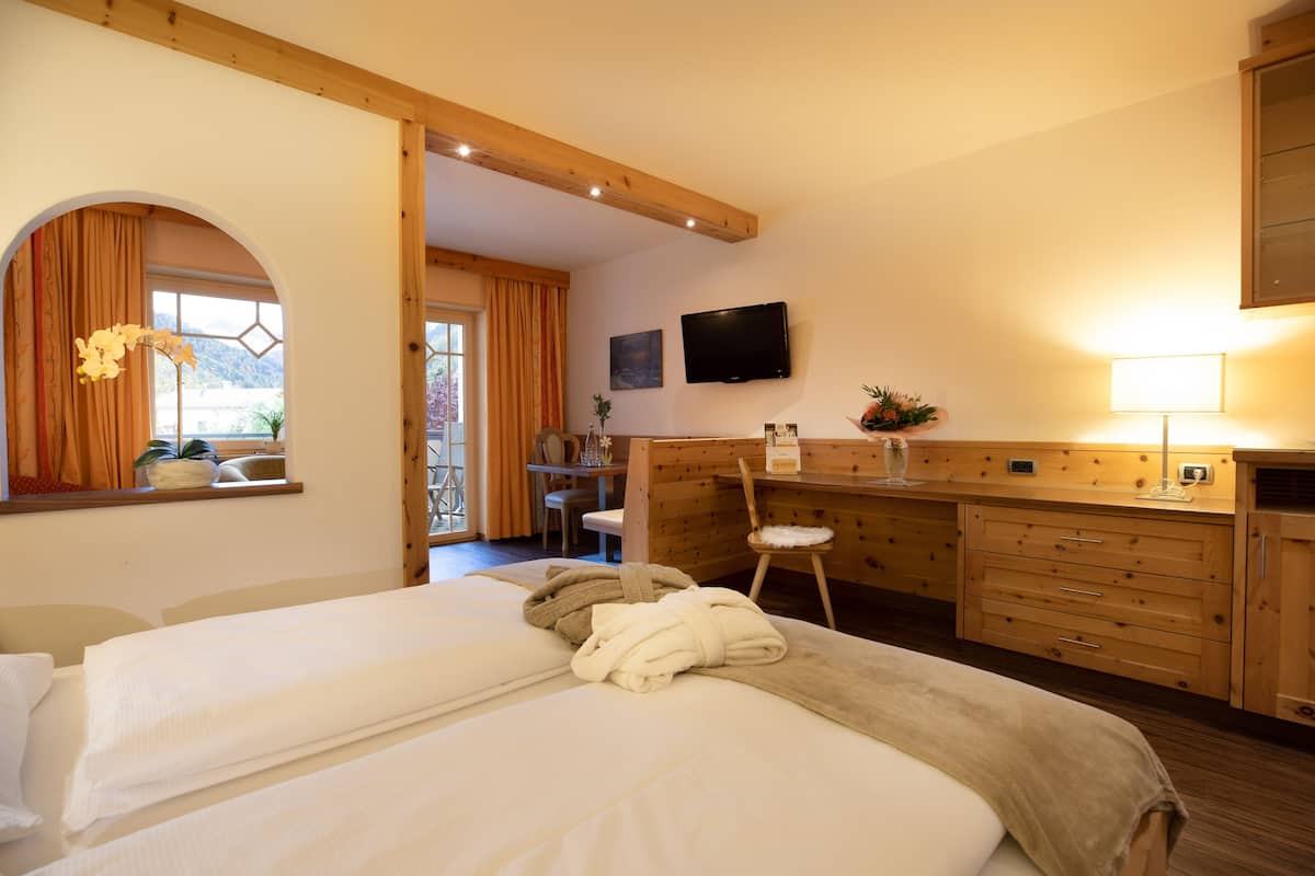 Superior Room (Watles) | 1 bilik tidur, peti besi dalam bilik, meja, Wi-fi percuma