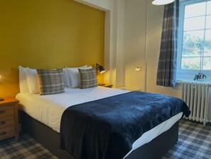 Double Room | 1 bedroom, premium bedding, iron/ironing board, free WiFi - Killin Hotel (Killin)