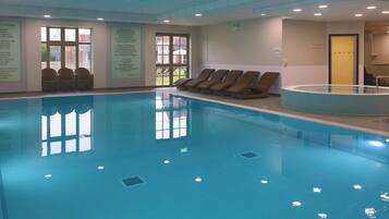 Indendørs pool