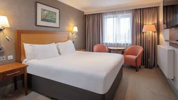 Junior Suite | 1 bilik tidur, peti besi dalam bilik, meja, ruang kerja komputer riba