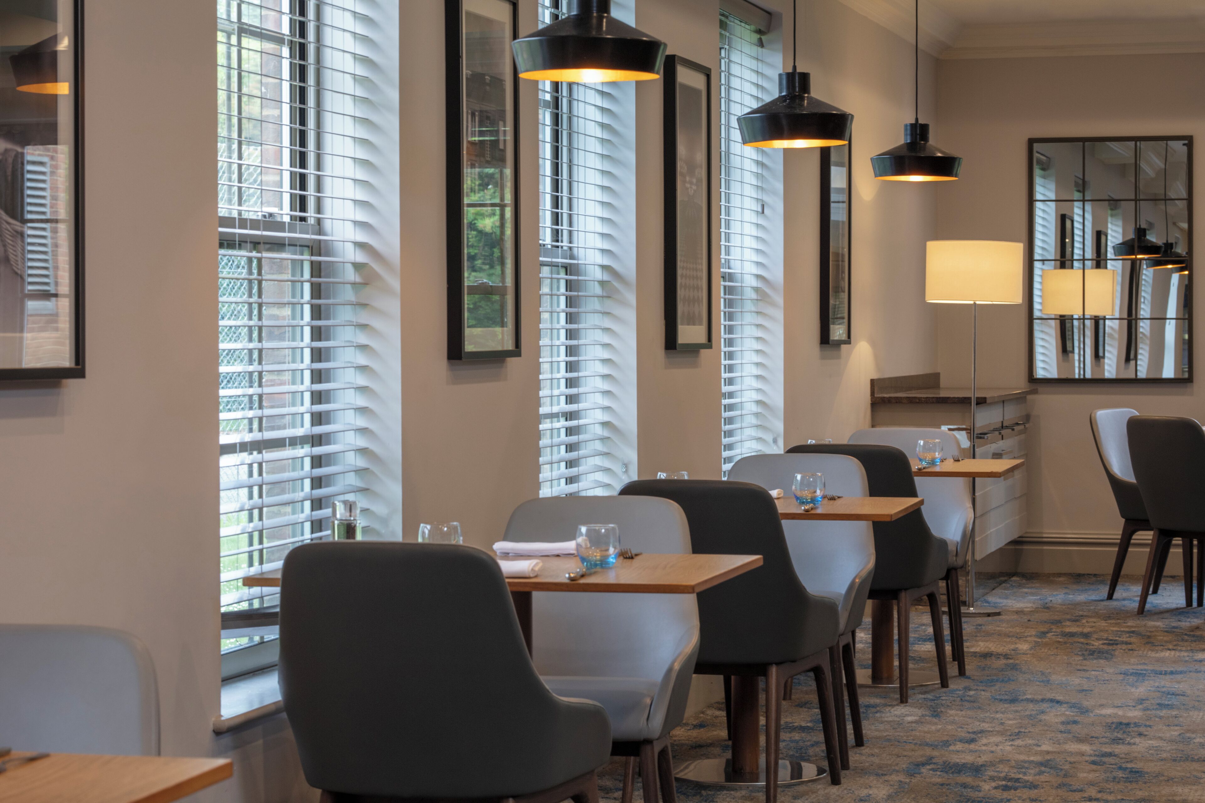 逢周末供应自助式早餐（每人 GBP 17）