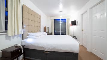 Kahden hengen deluxe-huone, 1 parisänky | Silitysrauta/-lauta, ilmaiset vauvansängyt, ilmainen Wi-Fi