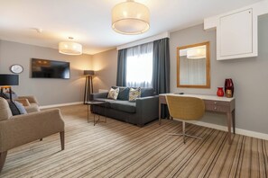 Hochwertige Bettwaren, Zimmersafe, Schreibtisch