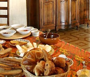 Breakfast area