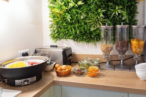 Daily buffet breakfast (EUR 16.90 per person)