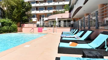 Seasonal outdoor pool, open 9:00 AM to 8:00 PM, sun loungers