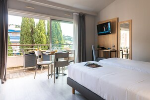 Estudio, varias camas | Ropa de cama de alta calidad, caja fuerte, cortinas opacas