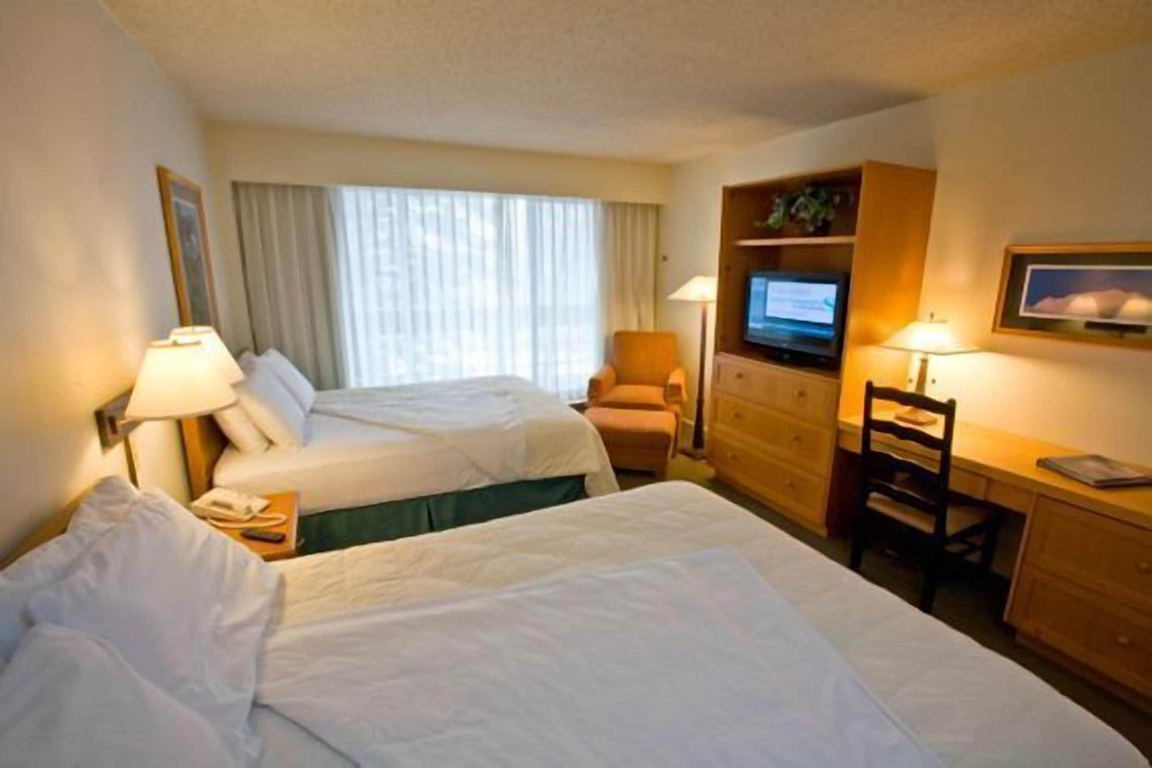 standard room, 2 queen beds | hypo-allergenic bedding, desk, iron/ironing board, rollaway beds