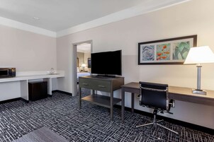 Deluxe Suite, 1 King Bed, Non Smoking | Premium bedding, desk, blackout drapes, iron/ironing board