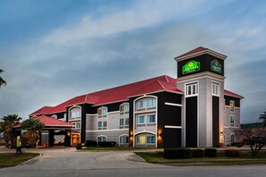 Exterior - La Quinta Inn & Suites by Wyndham Seguin (Seguin)