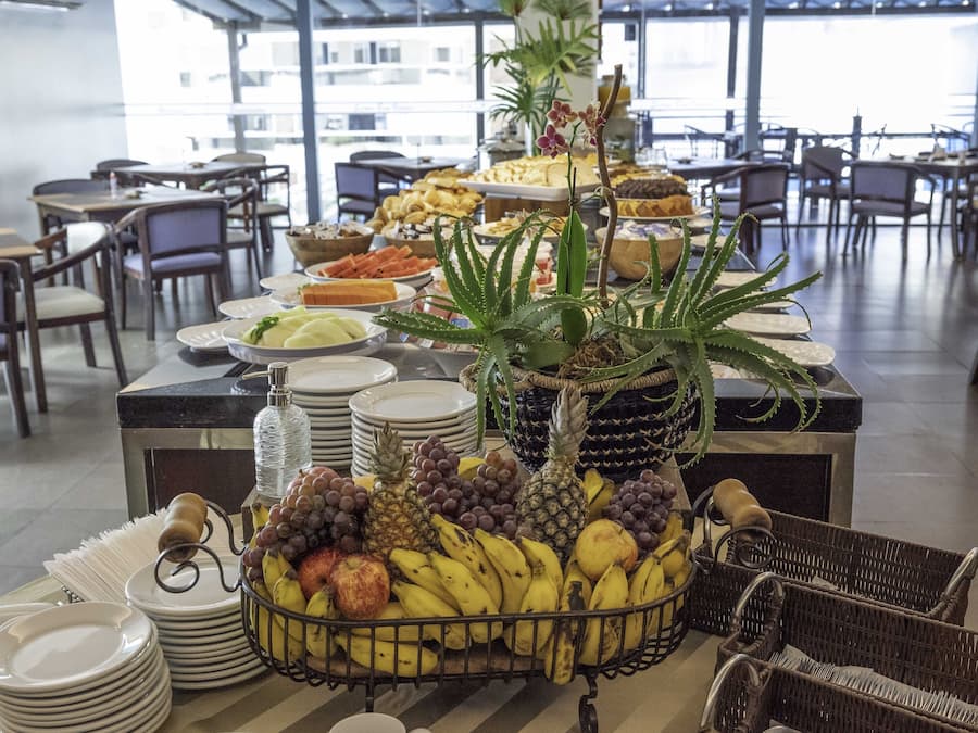 Desayuno completo diario (BRL 30 por persona)