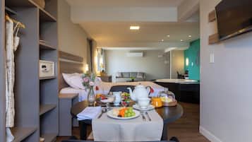 Suite Plus con jacuzzi - Vista al mar | Minibar, caja fuerte, cortinas opacas y wifi gratis